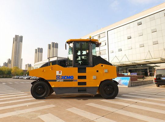 Пневмошинный статический каток XCMG XP203